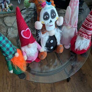 5 holiday Cloth Gnomes - 4 - 13" & 1 - 16" (dios de los muertos one)